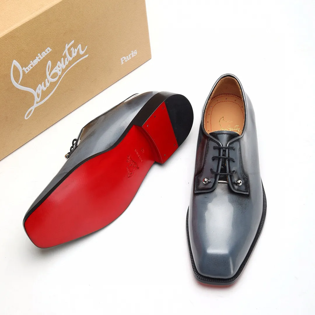 Batch 1,080 yuan 💰••New real shots••CL～High-end men’s 👔casual•loafers with red soles! ••🆑Genuine and top-quality goods from original orders ••✅💯 Purchase goods from top-quality original orders! Original imported patterned cowhide ➕Imported cowhide lining ➕Cowhide feet ➕Original leather outsole~🉑️Feel free to compare the authentic ones! Size: 38-44 (45.46.47 can be customized)